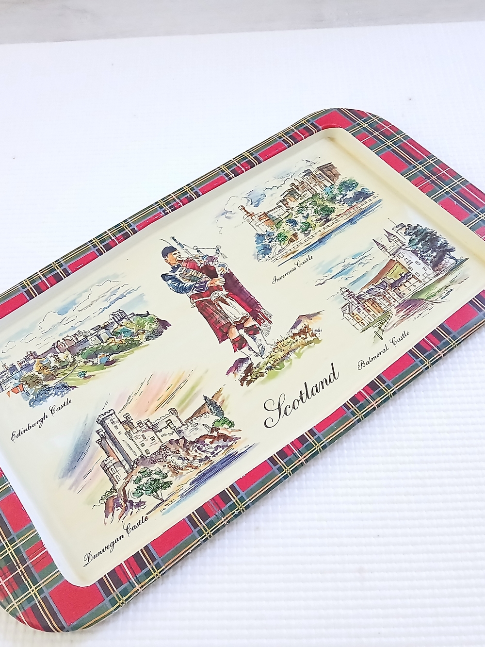 Vintage Historical/ Tartan Scotland rectangular tray, aluminum, mint